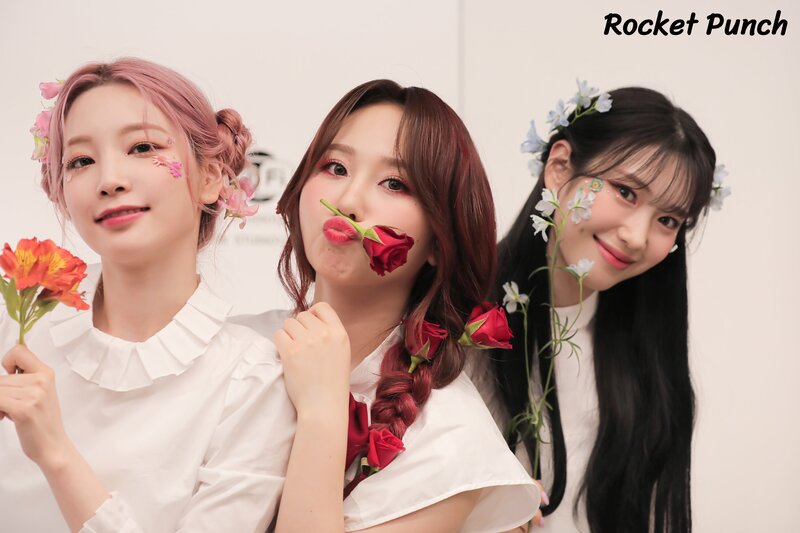 220628 Woollim Naver - Rocket Punch - 'Fiore' Jacket Shoot documents 2