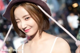 MOMOLAND Yeonwoo - "I'm So Hot" Japan Promotion Photoshoot | Naver x Dispatch