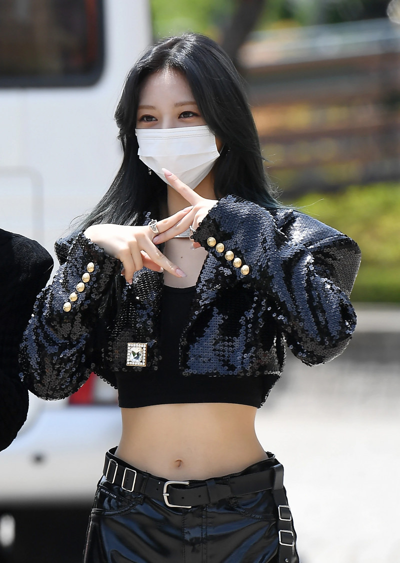 210512 ITZY Yuna - On the way to Show Champion documents 10