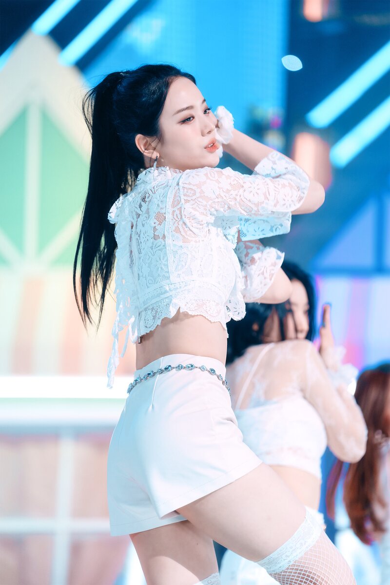 220123 fromis_9 Gyuri - 'DM' at Inkigayo documents 20