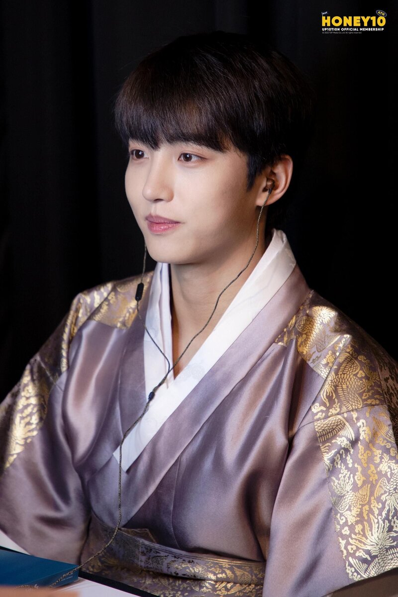 220502 - Weverse - ehind-the-scenes photo of the Konryongpo Yeongtong fan signing event documents 1