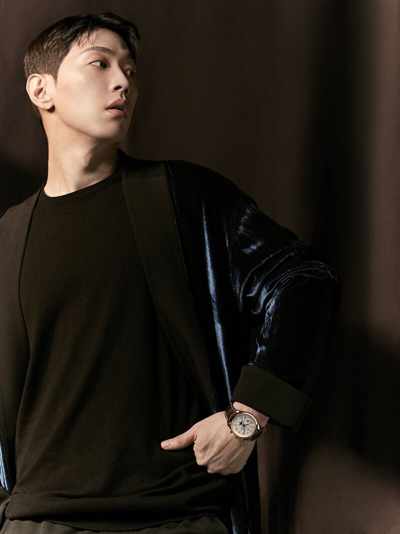 GRAY for NOBLESSE MEN x LONGINES WATCHES January Issue 2022 documents 7
