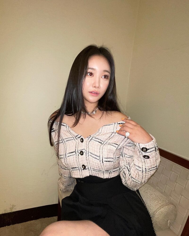 210907 Brave Girls Minyoung Instagram Update documents 2