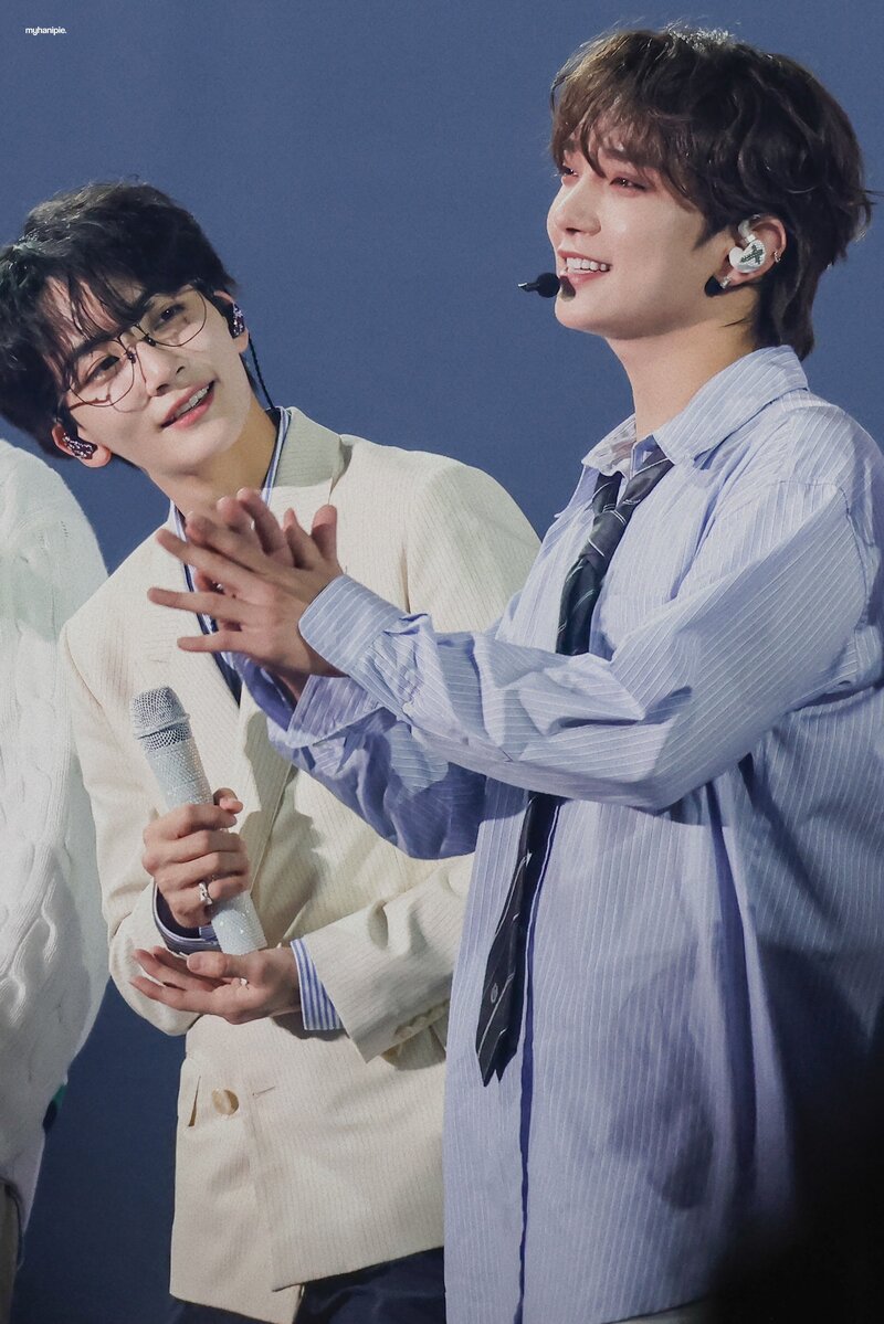 230722 SEVENTEEN Jeonghan and Joshua - ‘FOLLOW’ TO SEOUL Day2 documents 5
