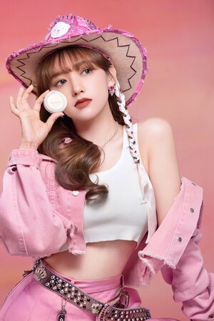 211214 Cheng Xiao Weibo Studio - Pinkbear Consmetics