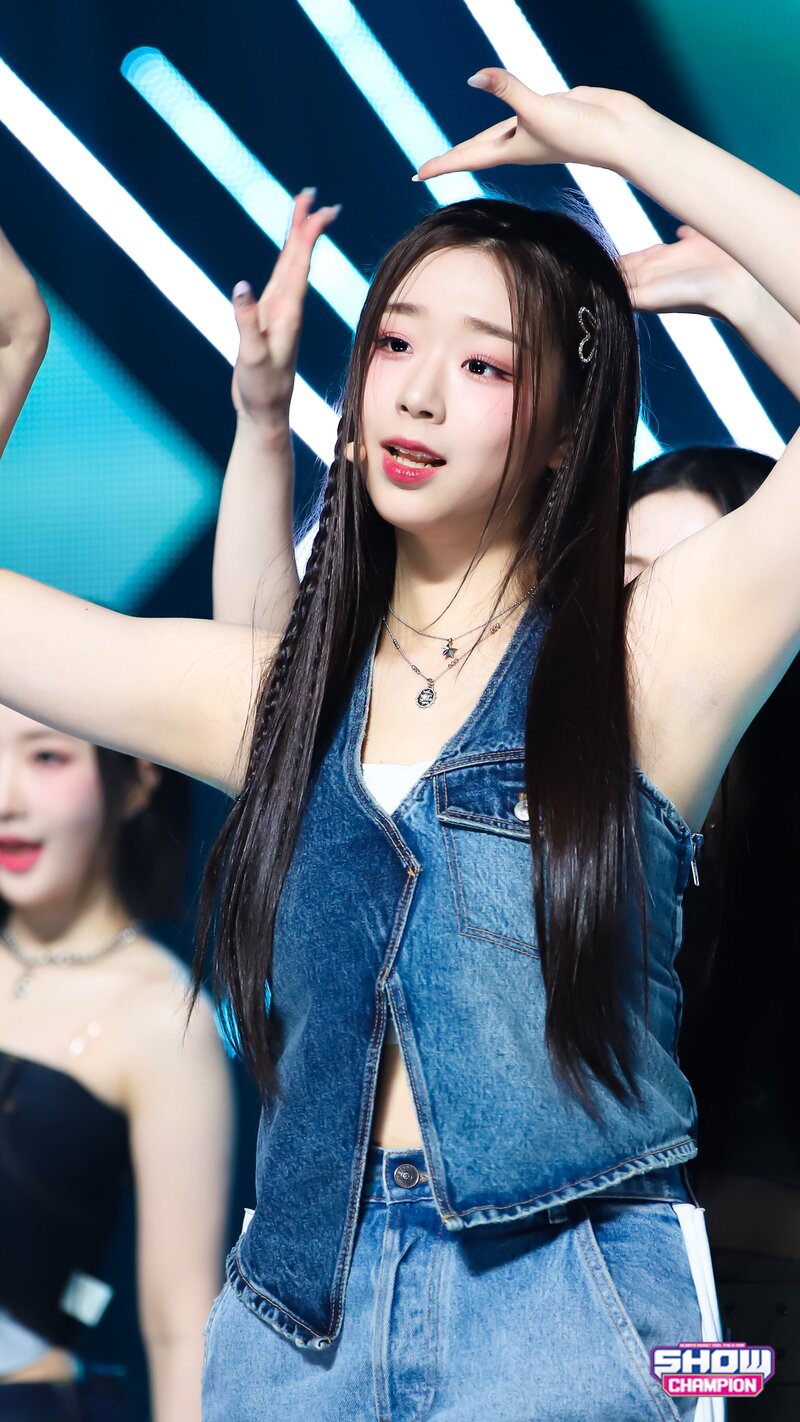 231018 tripleS EVOLution Chaeyeon - 'Invincible' at Show Champion documents 4