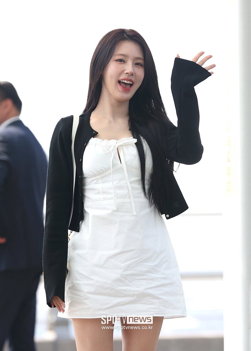 240412 (G)I-DLE Miyeon - ICN Airport documents 2