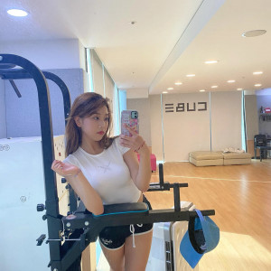 210417 Seungyeon Instagram Update