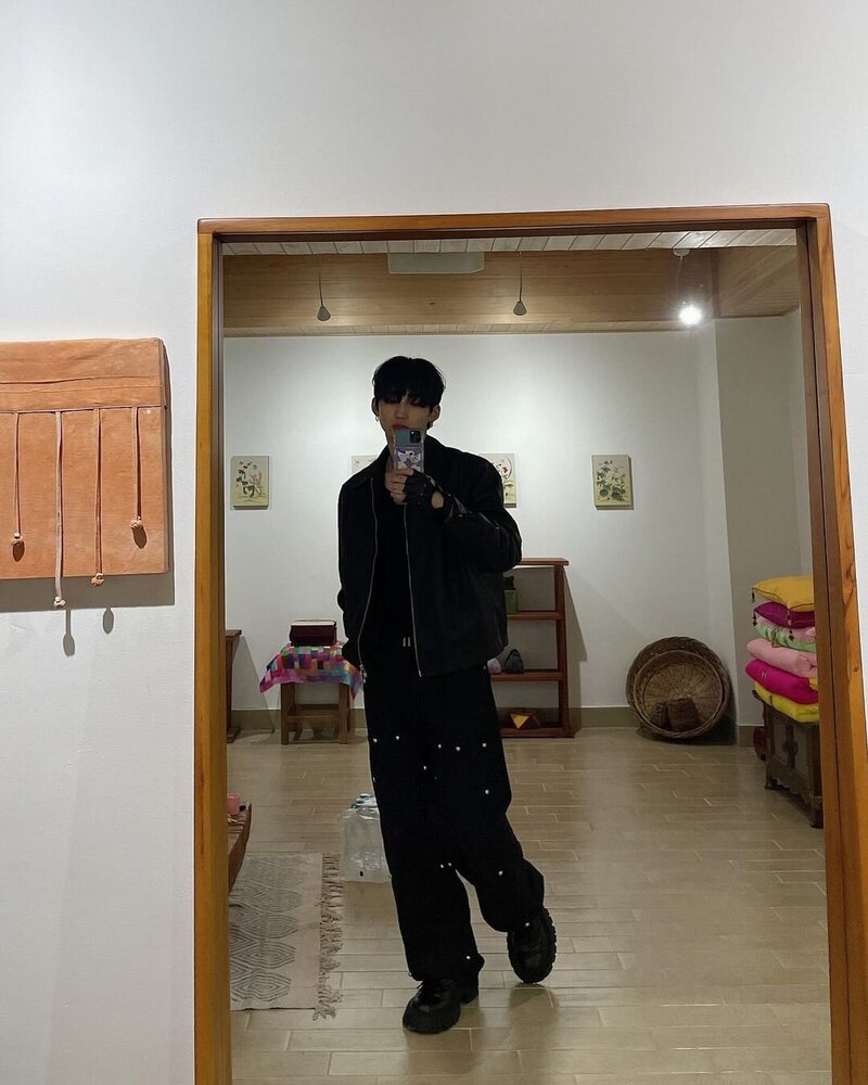 240219 - Hyunwoo Instagram Update documents 5