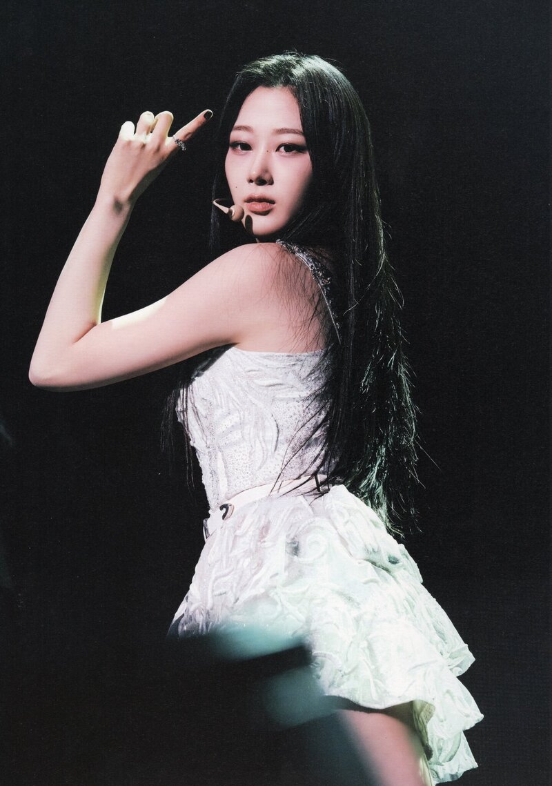 AESPA 1ST CONCERT SYNK: HYPER LINE PHOTOBOOK Giselle (SCANS) documents 2