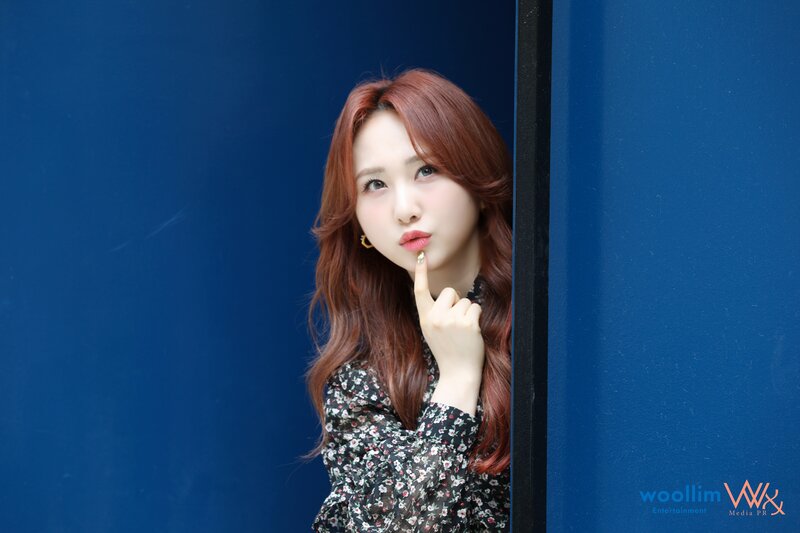 210531 WN Naver Post - Rocket Punch Interview Photos Behind documents 11
