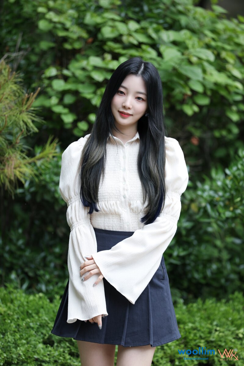 210531 WN Naver Post - Rocket Punch Interview Photos Behind documents 29