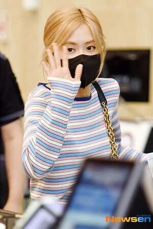 230603 ROSÉ at the Gimpo Airport