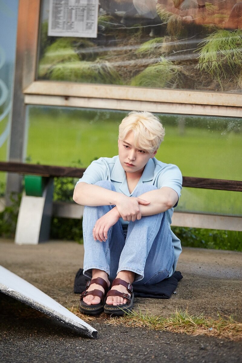 210908 SMTOWN Naver Update - Sungmin 'Goodnight, Summer' M/V Behind documents 2
