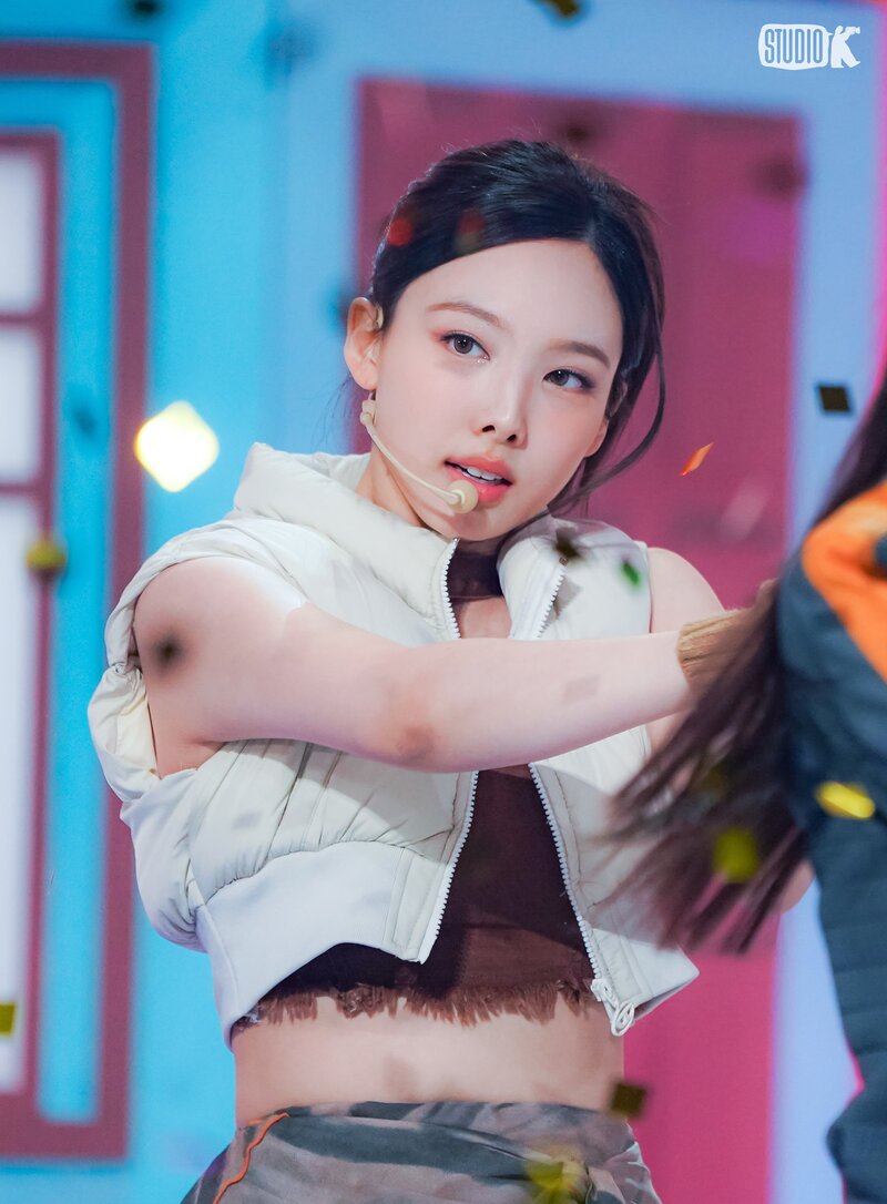 240222 - KBS Kpop Twitter Update with NAYEON - 'SET ME FREE' Music Bank Behind Photo documents 6