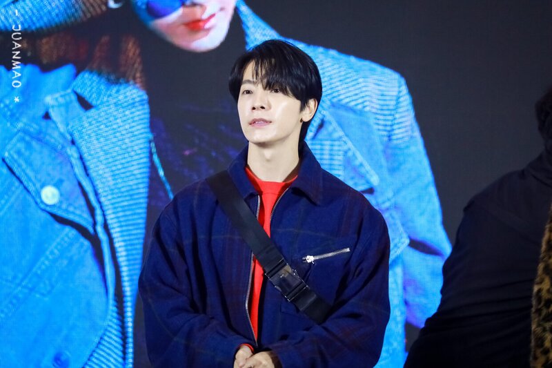 200105 Super Junior Donghae at 'Timeslip' Fansign in Chengdu documents 5