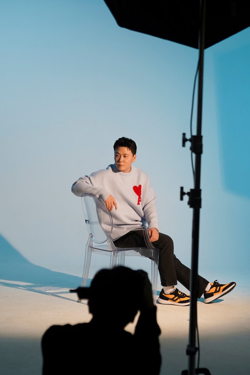 210308 Long Play Naver Update - BUZZ "The Lost Time" Jacket Shoot Behind documents 24