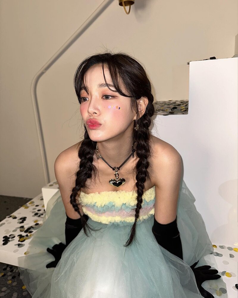 230102 Sejeong Instagram Update documents 5