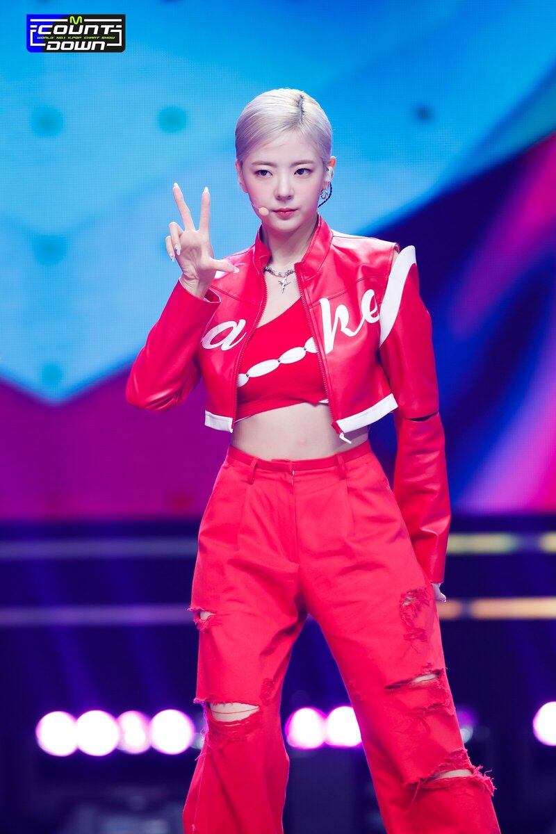 230810 ITZY Lia - 'CAKE' at M COUNTDOWN documents 11