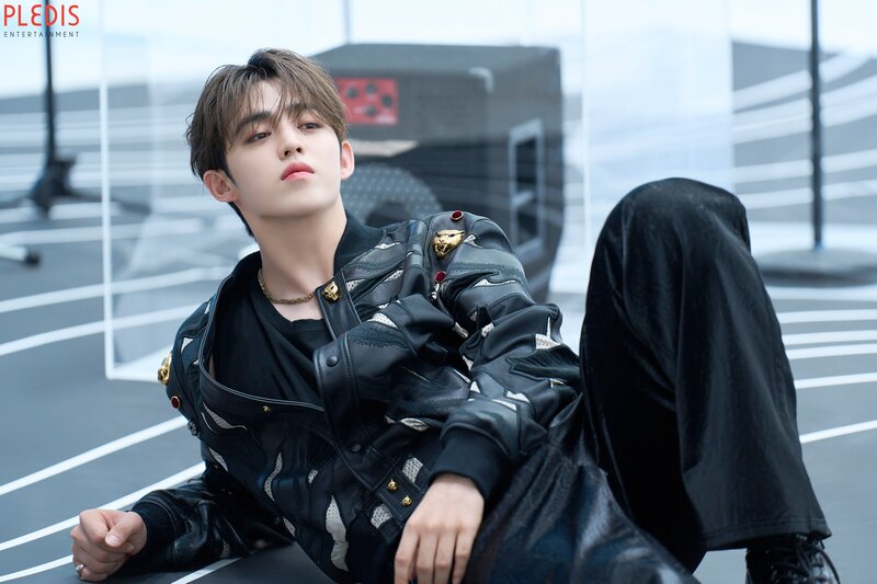 221123 SEVENTEEN [DREAM] Behind the Scenes of the Album Jacket Shootings - S.Coups documents 2