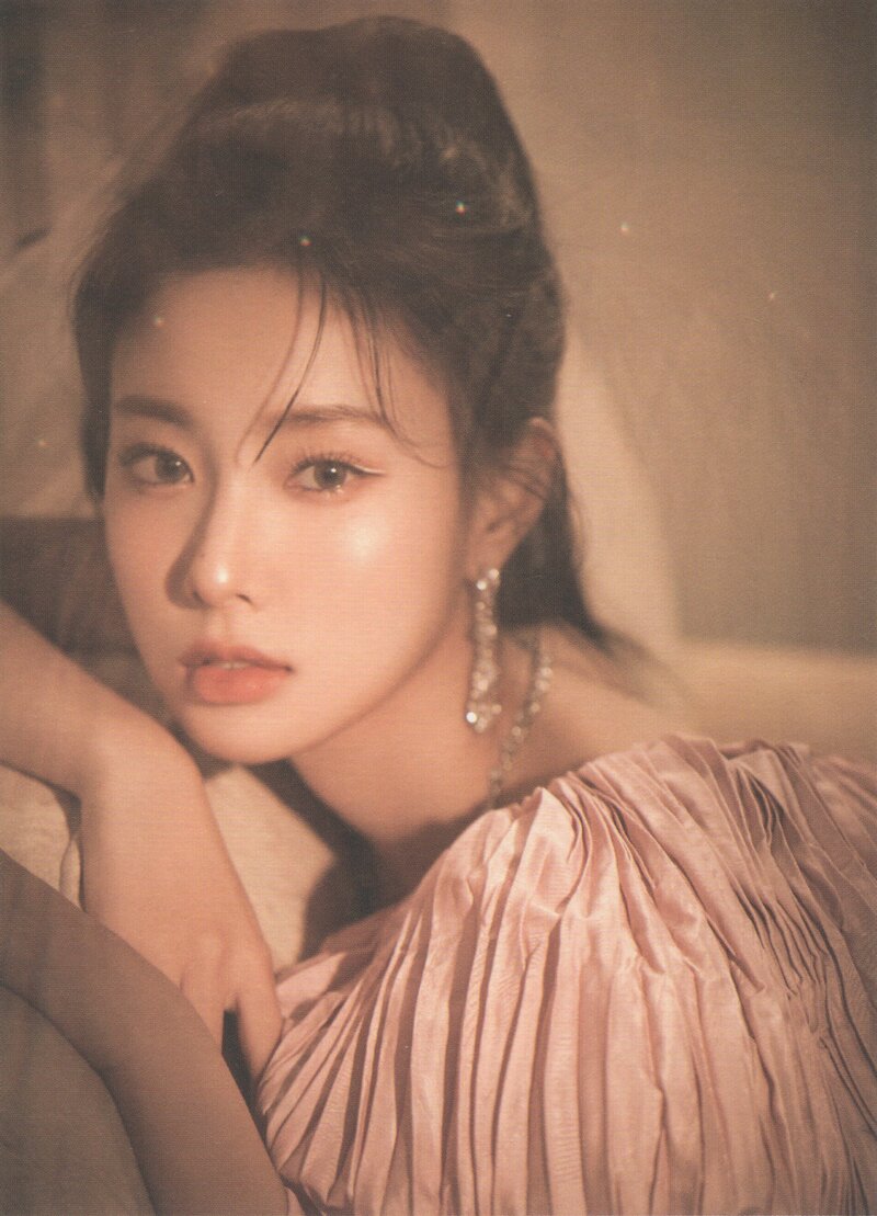 Kang Hyewon - Winter Special Album [W] (Scans) documents 9