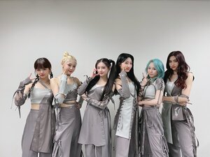 210606 EVERGLOW SNS Update at Inkigayo