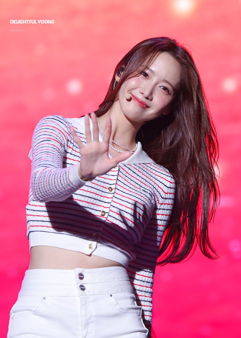 220820 Girls' Generation YoonA at SMTOWN Live documents 2