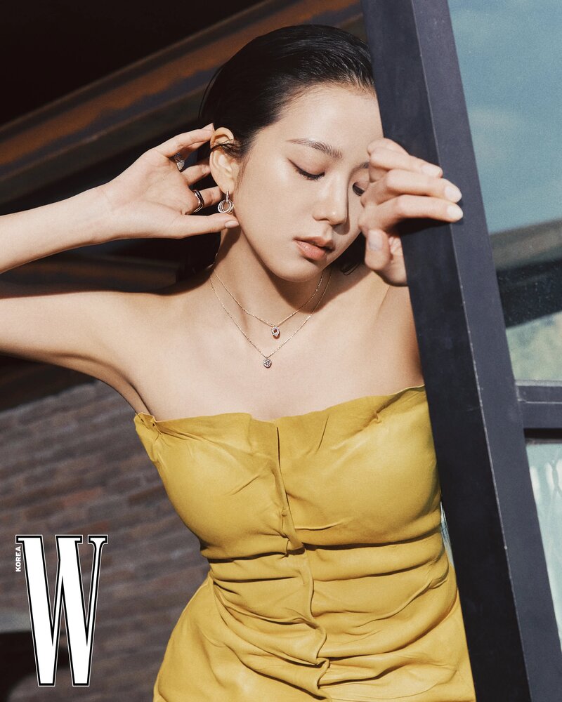 Jisoo for W Korea April 2024 Issue documents 6