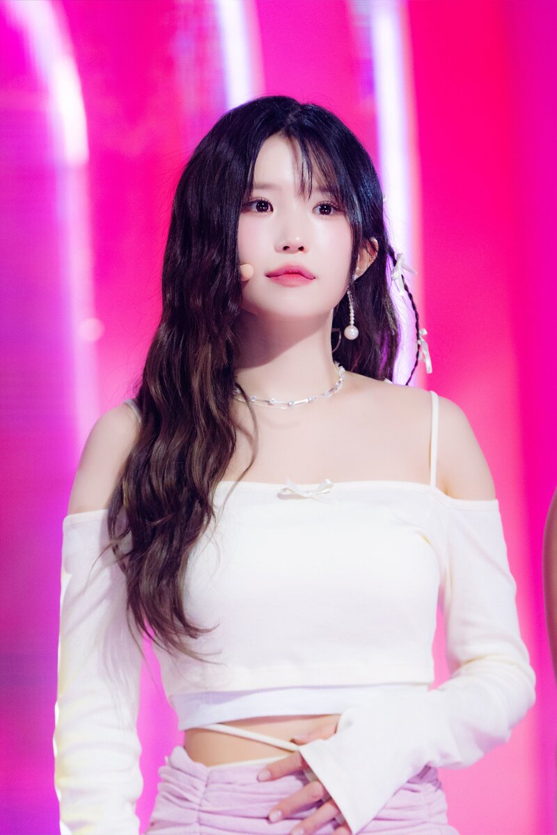 230611 fromis_9 Hayoung - ‘#menow’ at Inkigayo documents 1