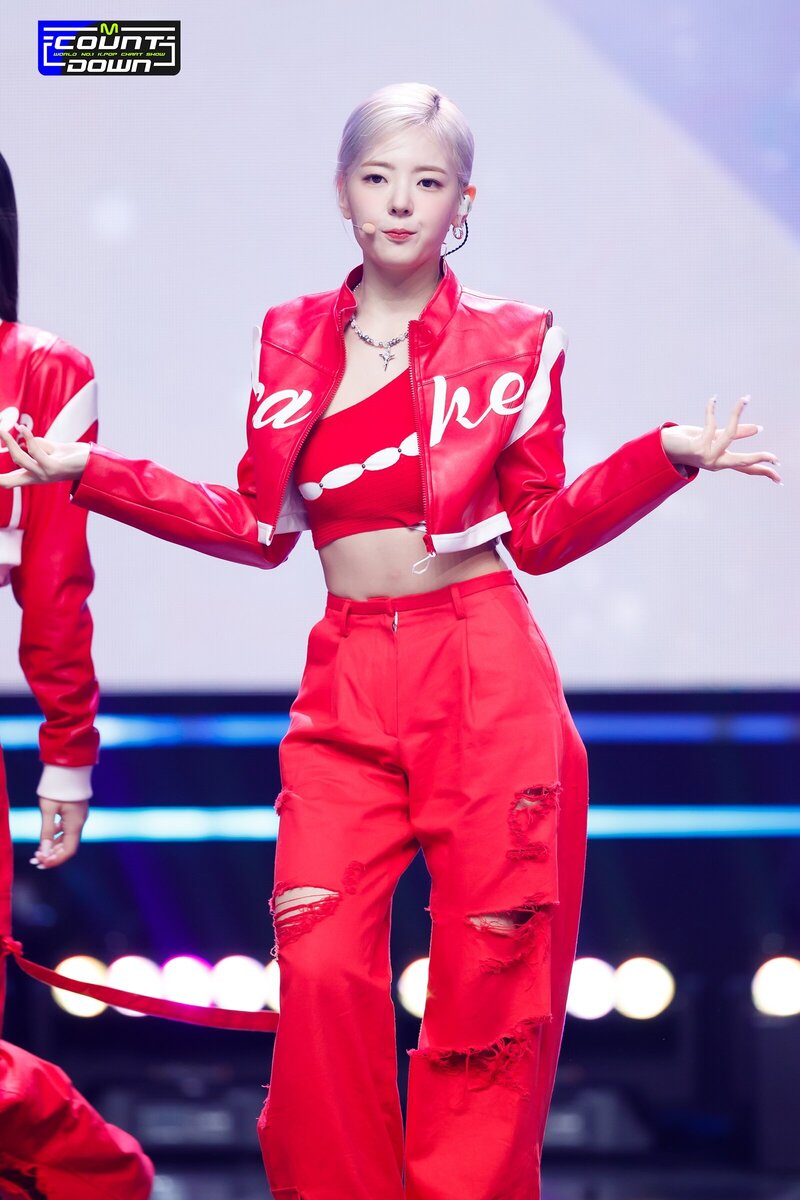 230810 ITZY Lia - 'CAKE' at M COUNTDOWN documents 4