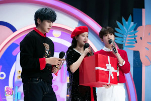 201213 Minhyuk, Jaehyun & Naeun at Inkigayo