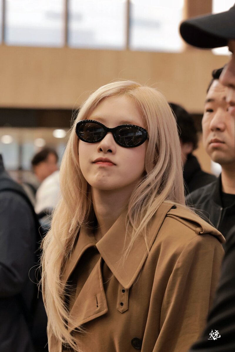 240410 ROSÉ at GMP Airport documents 6