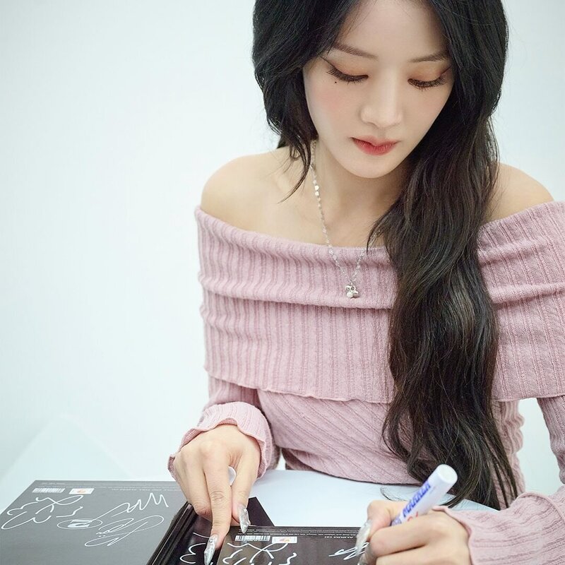 240208 - See Ik Instagram Update with (G)I-DLE documents 5