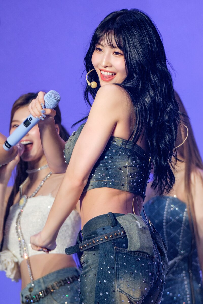 230415 TWICE Momo - ‘READY TO BE’ World Tour in Seoul Day 1 documents 2