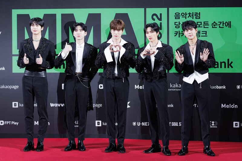 221126 MONSTA X at Melon Music Awards Red Carpet documents 1