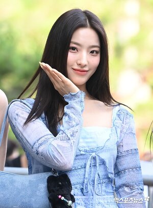 230616 fromis_9 Saerom - Music Bank Commute
