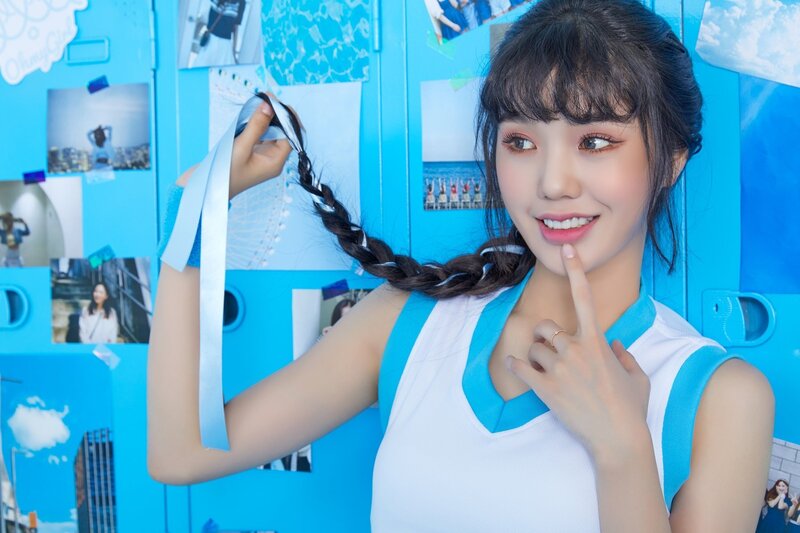 OH MY GIRL - Cute Concept 'Blizzard Blue' - Photoshoot by Universe documents 4