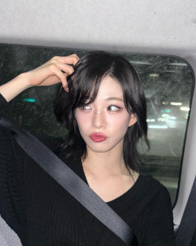 240225 fromis_9 Chaeyoung Instagram Update documents 3
