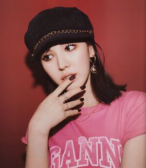Red Velvet Wendy for Allure Korea Magazine February 2022 Issue (Scans)