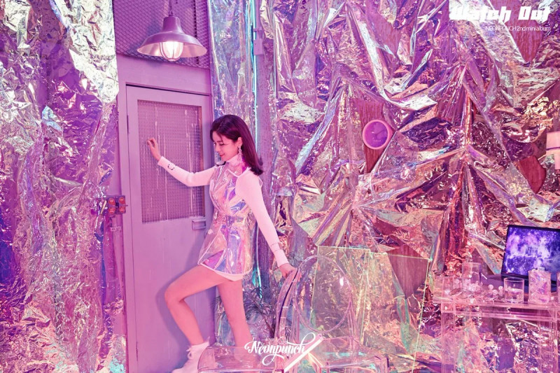 NeonPunch_Da_Yeon_Watch_Out_concept_photo_(1).png