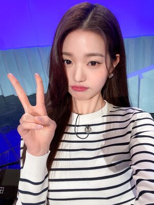 220417 IVE TWITTER UPDATE WITH WONYOUNG