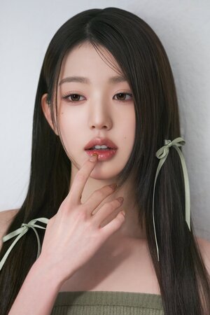 Jang Wonyoung - Hapa Kristin 'Bittersweet Kristin' Behind