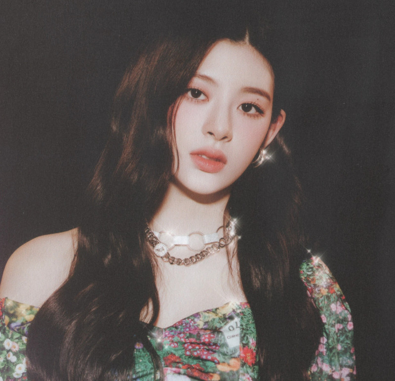 STAYC - 'Star To A Young Culture' Album [SCANS] documents 9