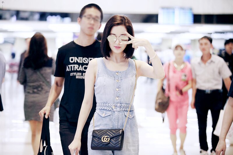 170715 Girls' Generation Seohyun at Gimpo Airport documents 13