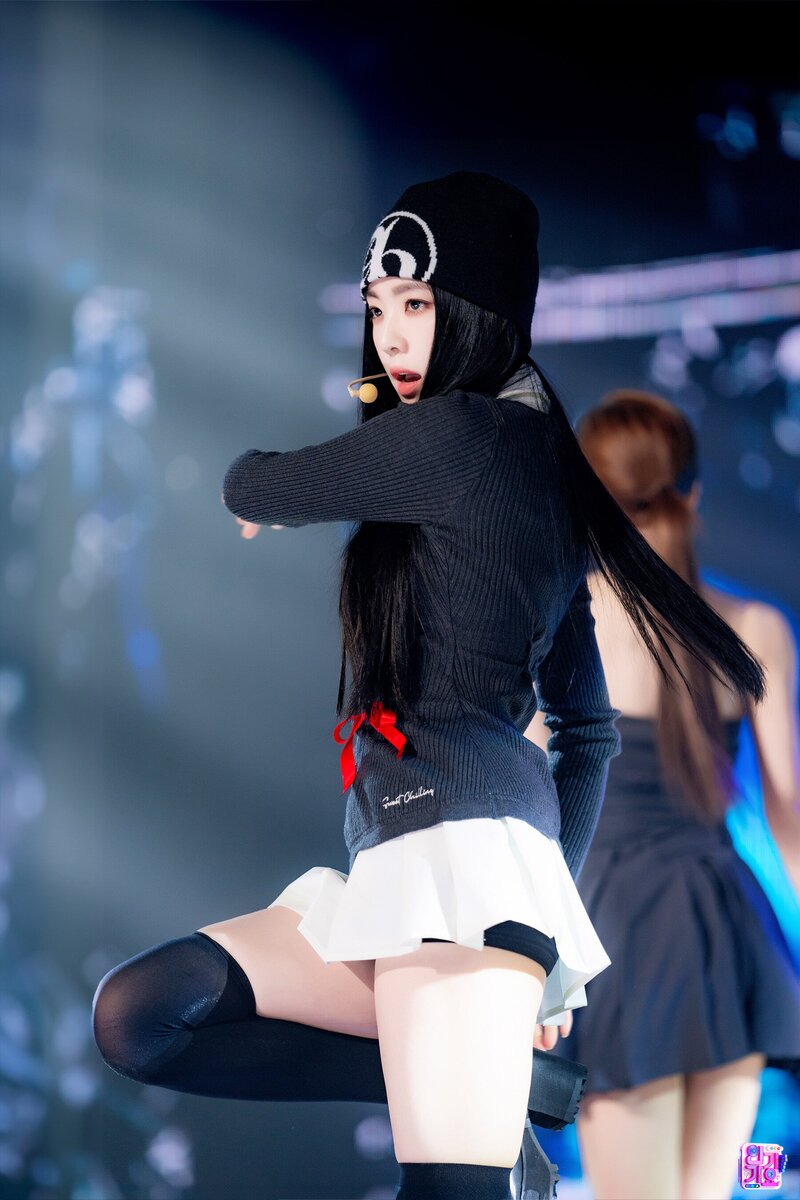 231126 Red Velvet Irene - 'Chill Kill' at Sbs Inkigayo documents 2