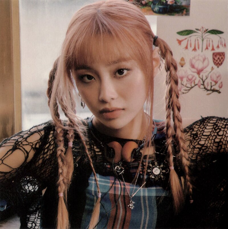 CHUU - 'Howl' (Wind Ver.) [SCANS] documents 3