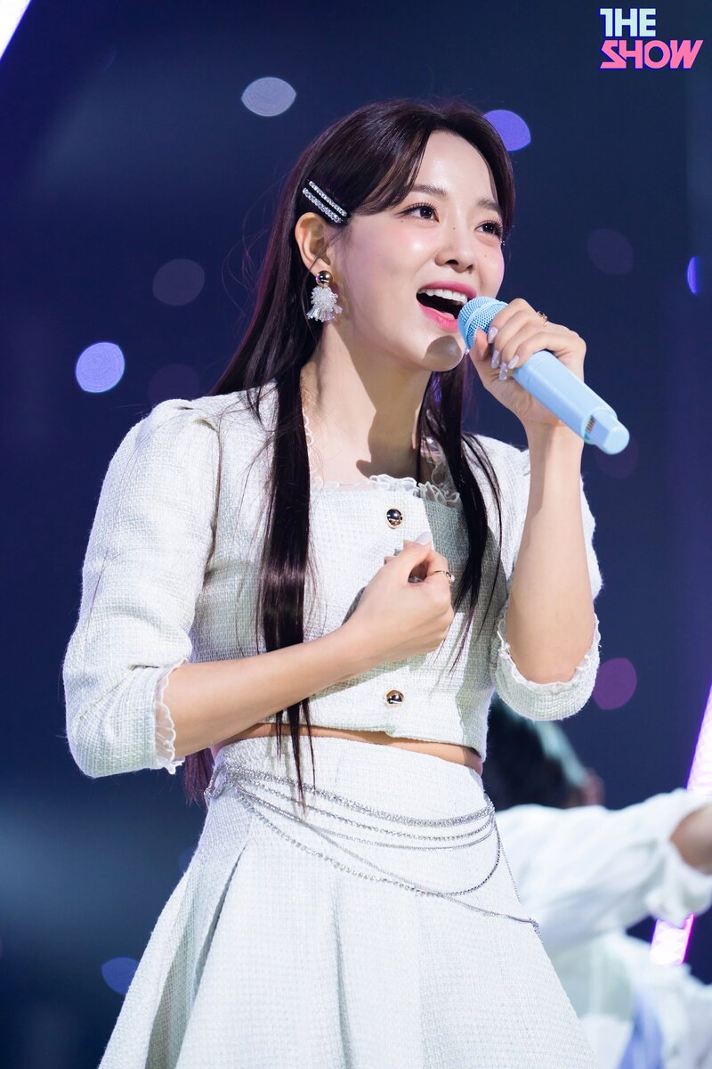 210406 Kim Sejeong 'Warning' at The Show documents 7