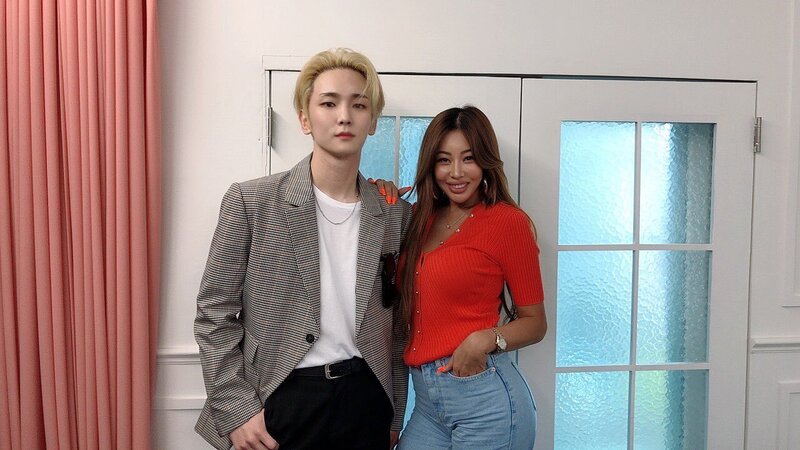 220903 SHINee Twitter Update - Key and Jessi documents 2