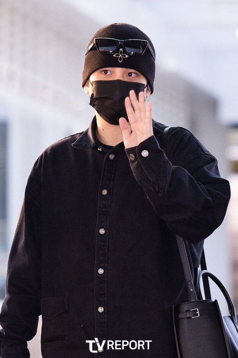 [240330] ATEEZ Incheon Airport departure for HONG KONG documents 8