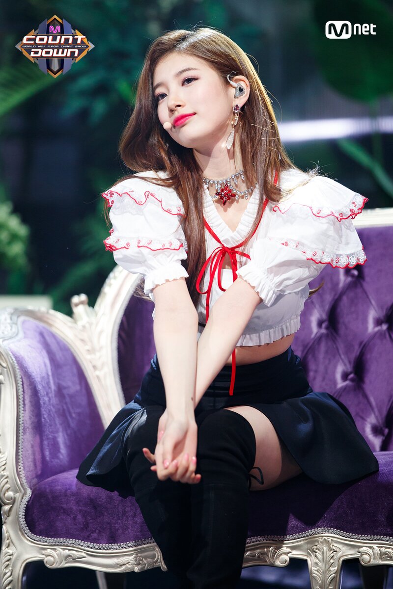 180201 SUZY - 'HOLIDAY' + 'I'm In Love With Someone Else' at M COUNTDOWN documents 4